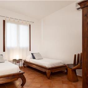 3 bedroom villa with pool and tennis court in Sicily, sleeps 6-8